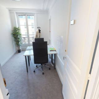 Bureau privé 14 m² 3 postes Coworking Rue de Laborde Paris 75008 - photo 1